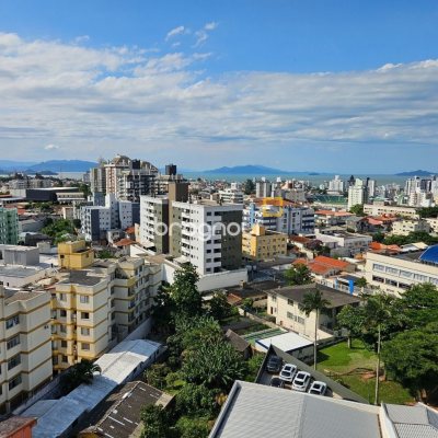Cobertura com 170m², 3 quartos (sendo 3 suítes), 2 garagens, no bairro Estreito em Florianópolis