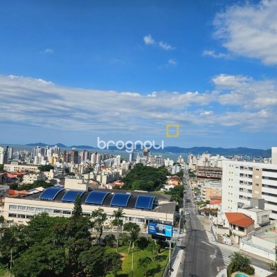 Cobertura com 170m², 3 quartos (sendo 3 suítes), 2 garagens, no bairro Estreito em Florianópolis
