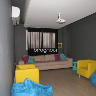 Cobertura com 170m², 3 quartos (sendo 3 suítes), 2 garagens, no bairro Estreito em Florianópolis