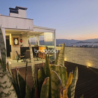 Cobertura com 170m², 3 quartos (sendo 3 suítes), 2 garagens, no bairro Estreito em Florianópolis