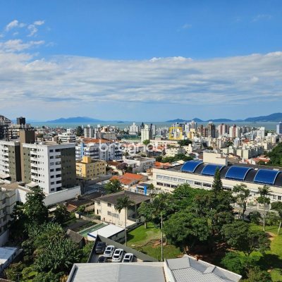 Cobertura com 170m², 3 quartos (sendo 3 suítes), 2 garagens, no bairro Estreito em Florianópolis