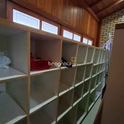 Casa com 75m², 3 quartos (sendo 1 suíte), 4 garagens, no bairro Ingleses do Rio Vermelho em Florianópolis