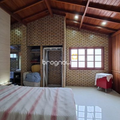 Casa com 75m², 3 quartos (sendo 1 suíte), 4 garagens, no bairro Ingleses do Rio Vermelho em Florianópolis