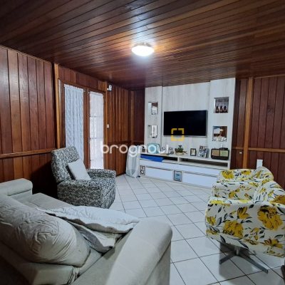 Casa com 75m², 3 quartos (sendo 1 suíte), 4 garagens, no bairro Ingleses do Rio Vermelho em Florianópolis