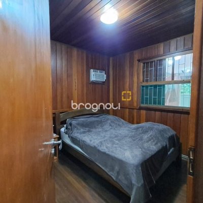 Casa com 75m², 3 quartos (sendo 1 suíte), 4 garagens, no bairro Ingleses do Rio Vermelho em Florianópolis