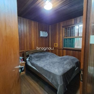 Casa com 75m², 3 quartos (sendo 1 suíte), 4 garagens, no bairro Ingleses do Rio Vermelho em Florianópolis