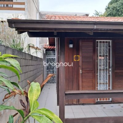 Casa com 75m², 3 quartos (sendo 1 suíte), 4 garagens, no bairro Ingleses do Rio Vermelho em Florianópolis
