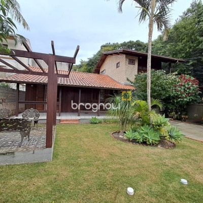 Casa com 75m², 3 quartos (sendo 1 suíte), 4 garagens, no bairro Ingleses do Rio Vermelho em Florianópolis
