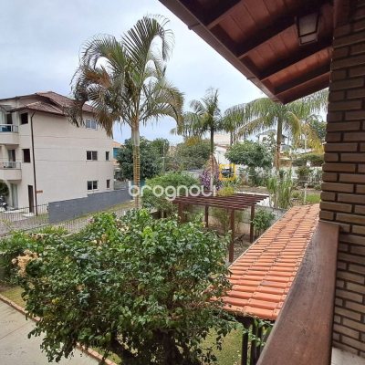 Casa com 75m², 3 quartos (sendo 1 suíte), 4 garagens, no bairro Ingleses do Rio Vermelho em Florianópolis