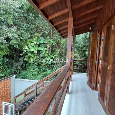 Casa com 75m², 3 quartos (sendo 1 suíte), 4 garagens, no bairro Ingleses do Rio Vermelho em Florianópolis