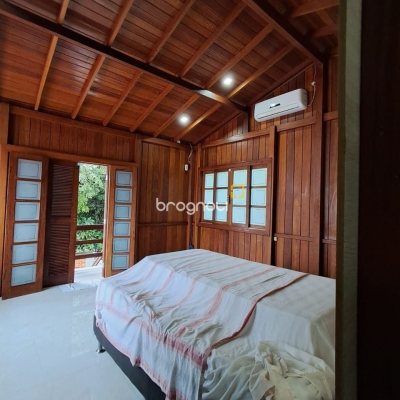 Casa com 75m², 3 quartos (sendo 1 suíte), 4 garagens, no bairro Ingleses do Rio Vermelho em Florianópolis