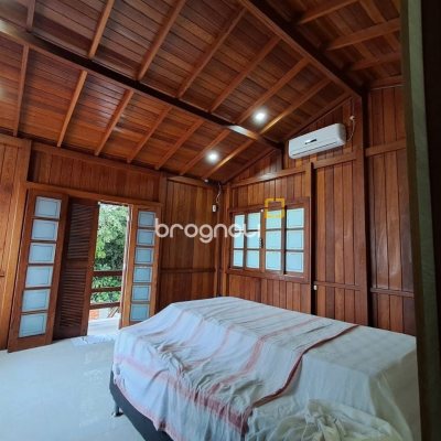 Casa com 75m², 3 quartos (sendo 1 suíte), 4 garagens, no bairro Ingleses do Rio Vermelho em Florianópolis