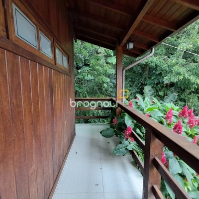 Casa com 75m², 3 quartos (sendo 1 suíte), 4 garagens, no bairro Ingleses do Rio Vermelho em Florianópolis
