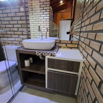 Casa com 75m², 3 quartos (sendo 1 suíte), 4 garagens, no bairro Ingleses do Rio Vermelho em Florianópolis