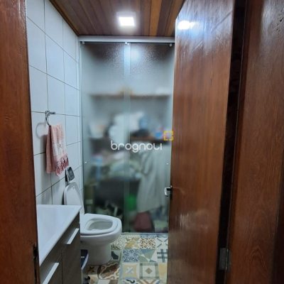 Casa com 75m², 3 quartos (sendo 1 suíte), 4 garagens, no bairro Ingleses do Rio Vermelho em Florianópolis