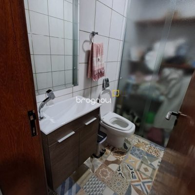 Casa com 75m², 3 quartos (sendo 1 suíte), 4 garagens, no bairro Ingleses do Rio Vermelho em Florianópolis