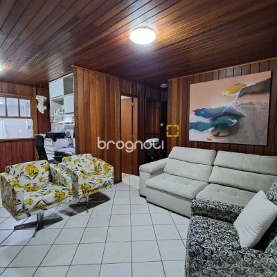 Casa com 75m², 3 quartos (sendo 1 suíte), 4 garagens, no bairro Ingleses do Rio Vermelho em Florianópolis