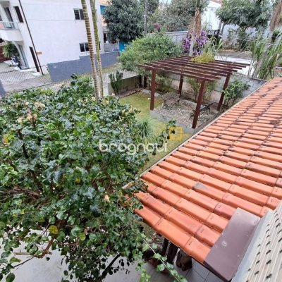 Casa com 75m², 3 quartos (sendo 1 suíte), 4 garagens, no bairro Ingleses do Rio Vermelho em Florianópolis