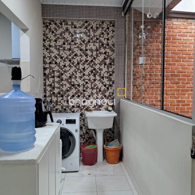 Casa com 75m², 3 quartos (sendo 1 suíte), 4 garagens, no bairro Ingleses do Rio Vermelho em Florianópolis