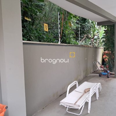 Casa com 75m², 3 quartos (sendo 1 suíte), 4 garagens, no bairro Ingleses do Rio Vermelho em Florianópolis