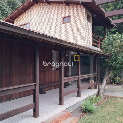 Casa com 75m², 3 quartos (sendo 1 suíte), 4 garagens, no bairro Ingleses do Rio Vermelho em Florianópolis
