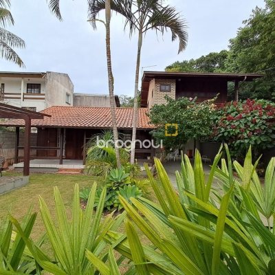 Casa com 75m², 3 quartos (sendo 1 suíte), 4 garagens, no bairro Ingleses do Rio Vermelho em Florianópolis