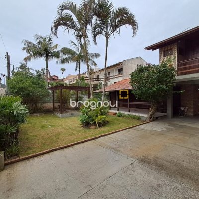 Casa com 75m², 3 quartos (sendo 1 suíte), 4 garagens, no bairro Ingleses do Rio Vermelho em Florianópolis