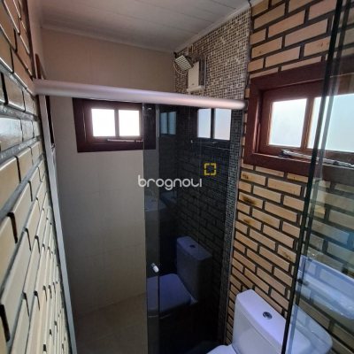 Casa com 75m², 3 quartos (sendo 1 suíte), 4 garagens, no bairro Ingleses do Rio Vermelho em Florianópolis