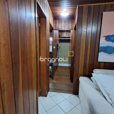 Casa com 75m², 3 quartos (sendo 1 suíte), 4 garagens, no bairro Ingleses do Rio Vermelho em Florianópolis