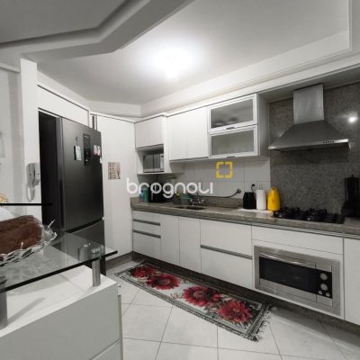 Apartamento com 107m², 3 quartos (sendo 1 suíte), 2 garagens, no bairro Itacorubi em Florianópolis