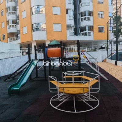 Apartamento com 107m², 3 quartos (sendo 1 suíte), 2 garagens, no bairro Itacorubi em Florianópolis