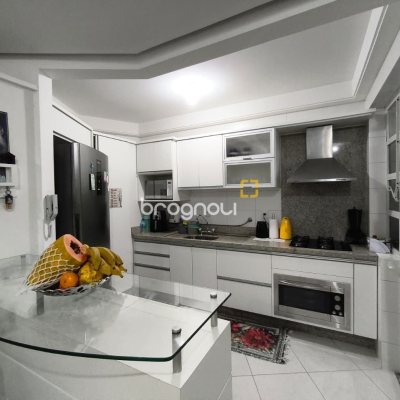 Apartamento com 107m², 3 quartos (sendo 1 suíte), 2 garagens, no bairro Itacorubi em Florianópolis