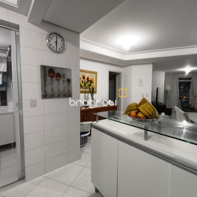 Apartamento com 107m², 3 quartos (sendo 1 suíte), 2 garagens, no bairro Itacorubi em Florianópolis