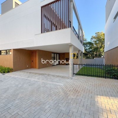 Casa de Condomínio com 230m², 3 quartos (sendo 3 suítes), 2 garagens, no bairro Cacupé em Florianópolis