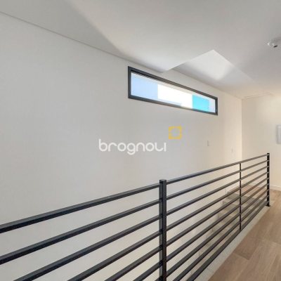 Casa de Condomínio com 230m², 3 quartos (sendo 3 suítes), 2 garagens, no bairro Cacupé em Florianópolis