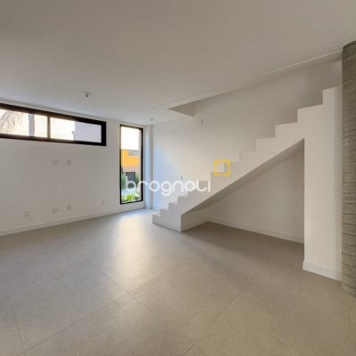 Casa de Condomínio com 230m², 3 quartos (sendo 3 suítes), 2 garagens, no bairro Cacupé em Florianópolis