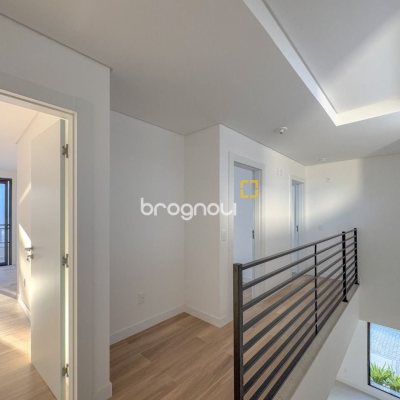 Casa de Condomínio com 230m², 3 quartos (sendo 3 suítes), 2 garagens, no bairro Cacupé em Florianópolis