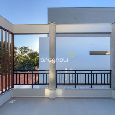 Casa de Condomínio com 230m², 3 quartos (sendo 3 suítes), 2 garagens, no bairro Cacupé em Florianópolis