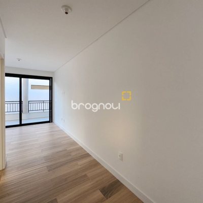 Casa de Condomínio com 230m², 3 quartos (sendo 3 suítes), 2 garagens, no bairro Cacupé em Florianópolis