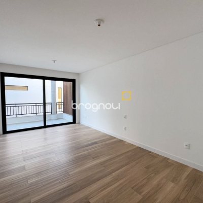 Casa de Condomínio com 230m², 3 quartos (sendo 3 suítes), 2 garagens, no bairro Cacupé em Florianópolis