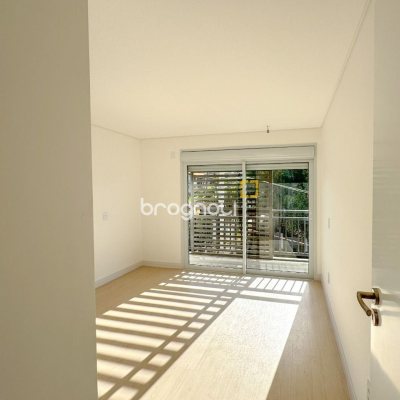 Apartamento com 80m², 2 quartos (sendo 2 suítes), 2 garagens, no bairro João Paulo em Florianópolis