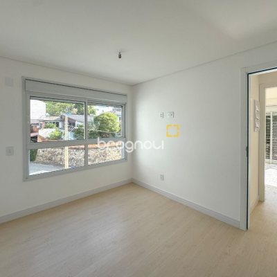 Apartamento com 80m², 2 quartos (sendo 2 suítes), 2 garagens, no bairro João Paulo em Florianópolis