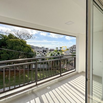 Apartamento com 80m², 2 quartos (sendo 2 suítes), 2 garagens, no bairro João Paulo em Florianópolis