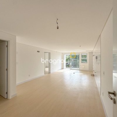 Apartamento com 80m², 2 quartos (sendo 2 suítes), 2 garagens, no bairro João Paulo em Florianópolis