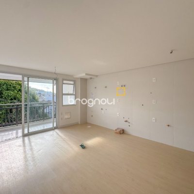 Apartamento com 80m², 2 quartos (sendo 2 suítes), 2 garagens, no bairro João Paulo em Florianópolis