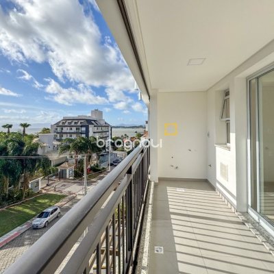 Apartamento com 80m², 2 quartos (sendo 2 suítes), 2 garagens, no bairro João Paulo em Florianópolis