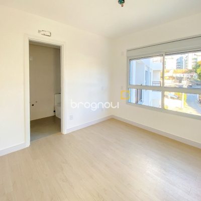 Apartamento com 80m², 2 quartos (sendo 2 suítes), 2 garagens, no bairro João Paulo em Florianópolis