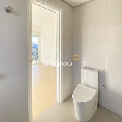 Apartamento com 80m², 2 quartos (sendo 2 suítes), 2 garagens, no bairro João Paulo em Florianópolis