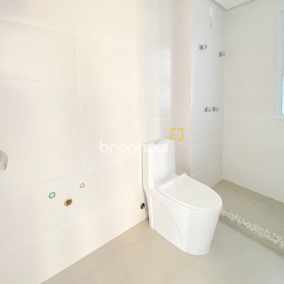 Apartamento com 80m², 2 quartos (sendo 2 suítes), 2 garagens, no bairro João Paulo em Florianópolis