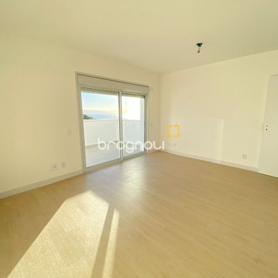 Apartamento com 126m², 3 quartos (sendo 3 suítes), 3 garagens, no bairro João Paulo em Florianópolis
